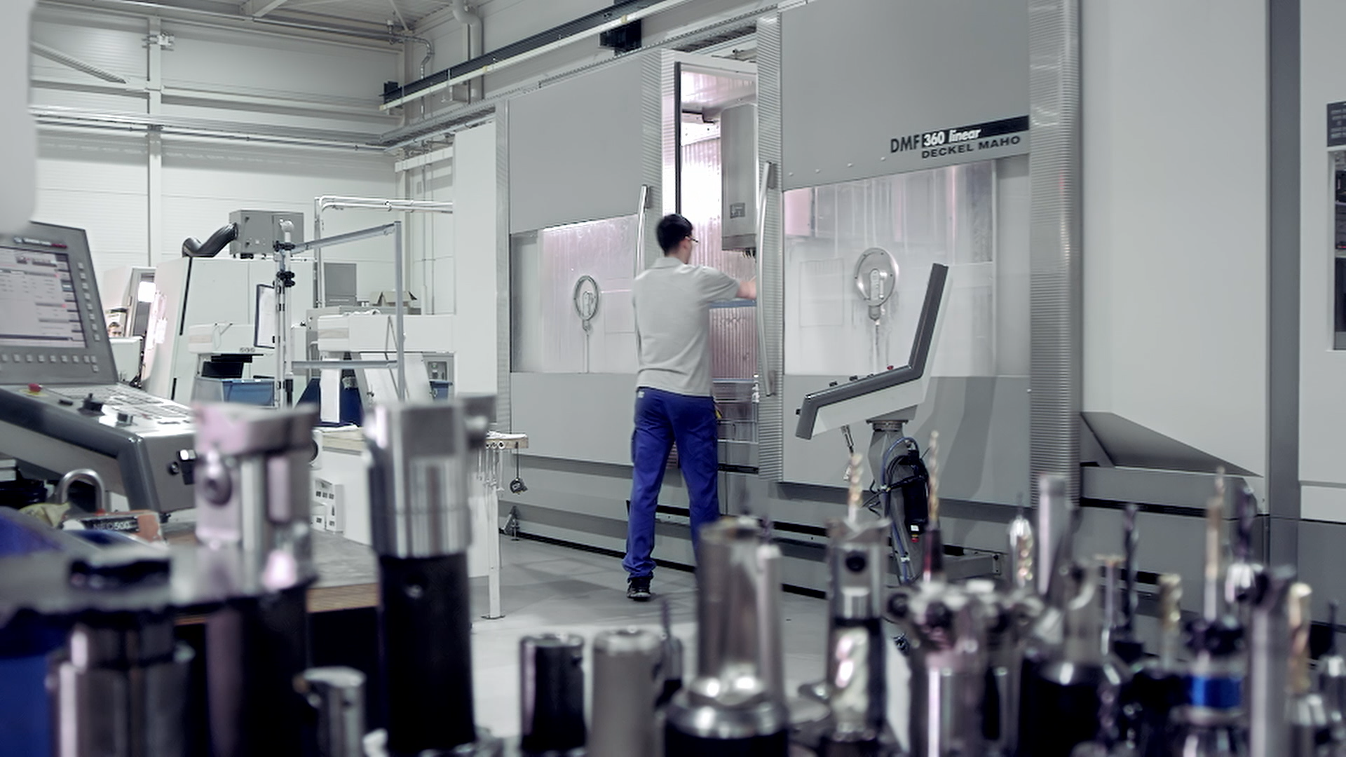 ARISDA Showreel – Ihre Filmproduktion für Unternehmen präsentiert professionelle Imagefilme, Industriefilme und Social-Media-Content