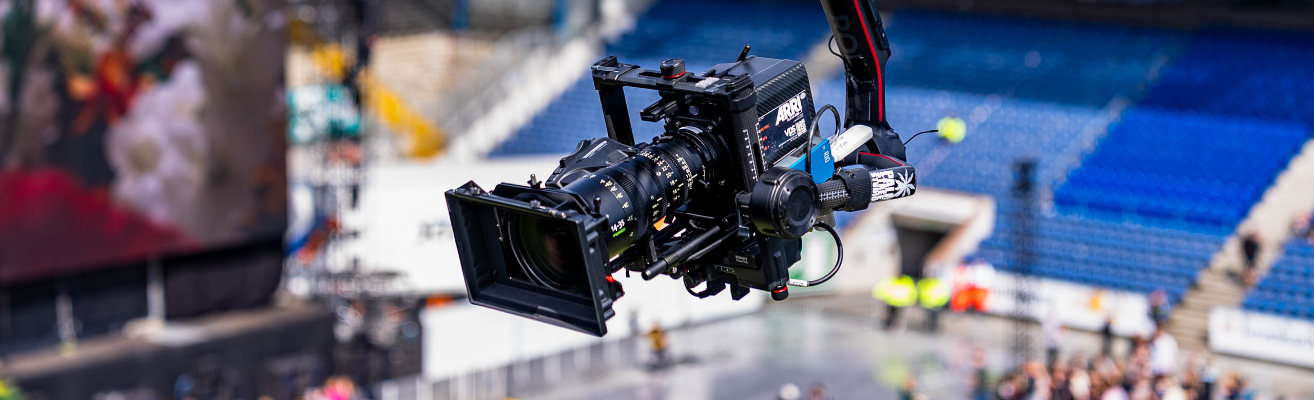 ARISDA Filmproduktion: ARRI Kamera auf Gimbal im Stadion.